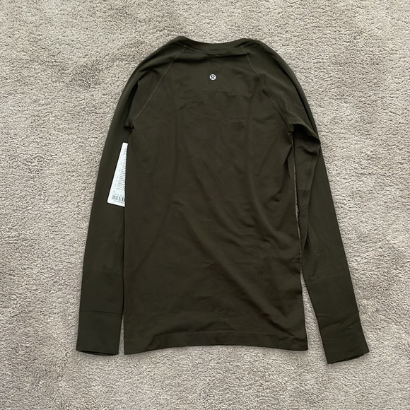 Lululemon top *NWT* - Picture 3 of 5